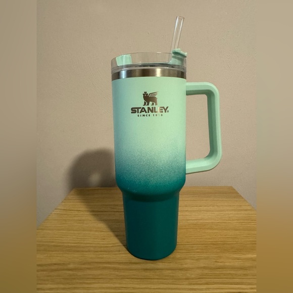 Stanley Other - STANLEY 40oz QUENCHER BAY OMBRÉ